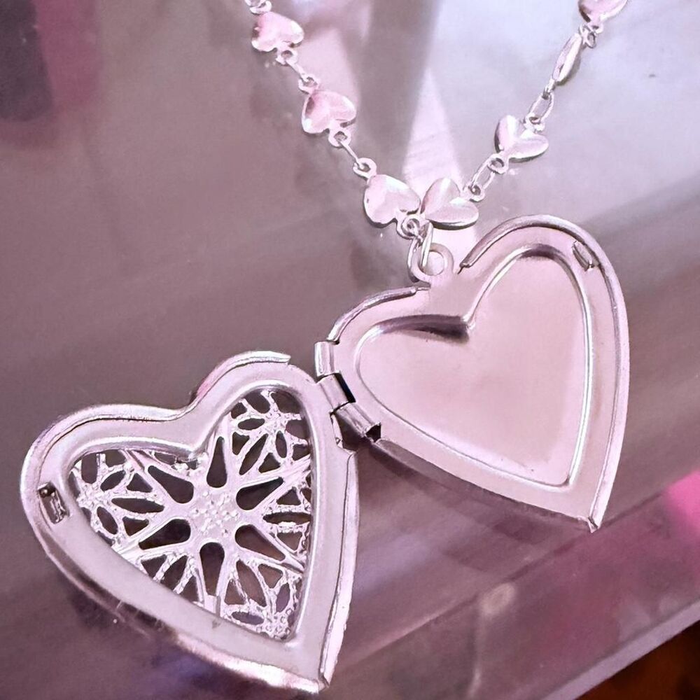 SIlver heart locket necklace